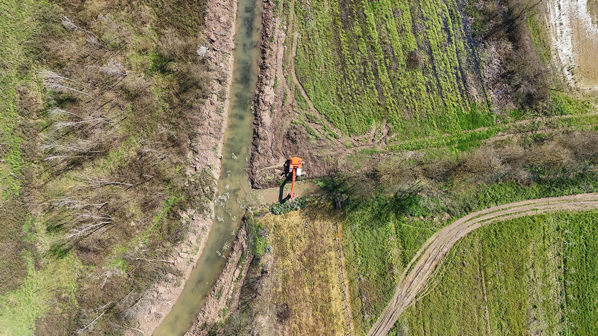 Büyükşehir, 16 ilçede kapsamlı drenaj ve kanal temizliği başlattı