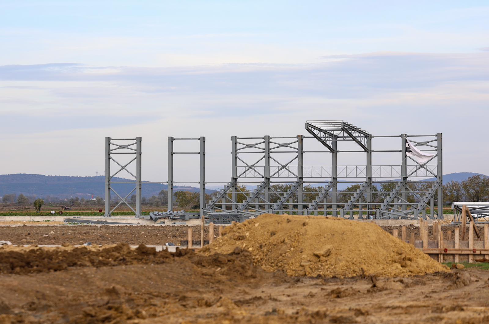 “Sakarya’nın her köşesinde gençlerimiz için spor tesisleri kazandırıyoruz”
