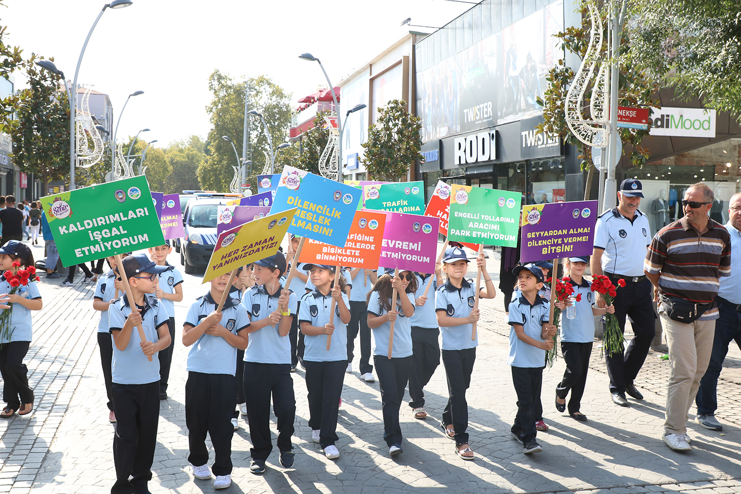 Minik Zabıtalardan farkındalık yürüyüşü