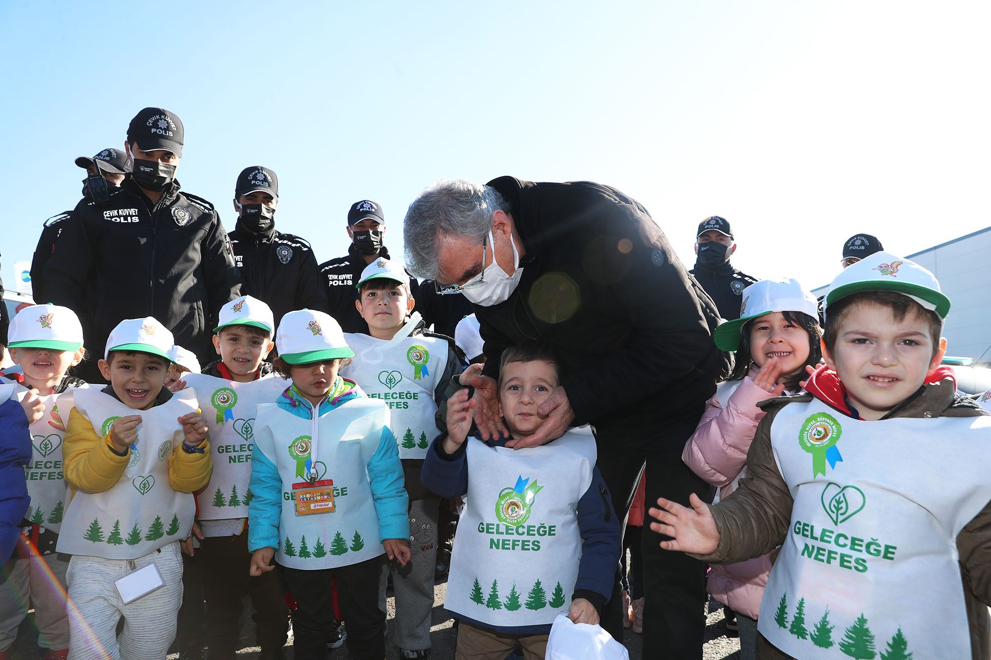 “Kıyamet kopacağını bilseniz fidan dikin öğüdünü veren inanışın neferleriyiz”