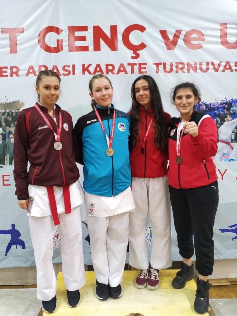 Karate Turnuvasında Büyükşehir’den 6 madalya 