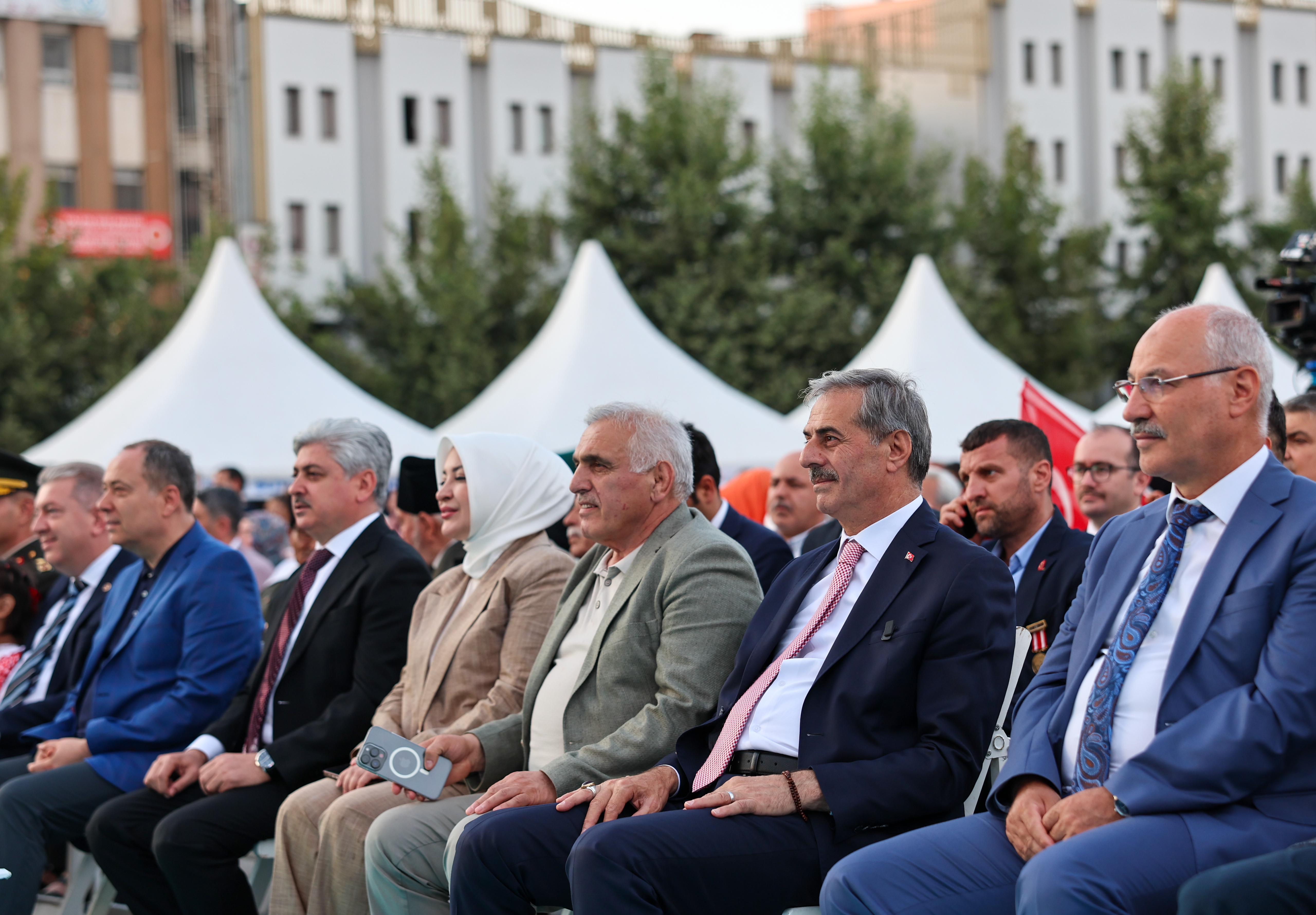 “O gece dünya, inananların vatan uğruna neler yapabileceğini izledi”