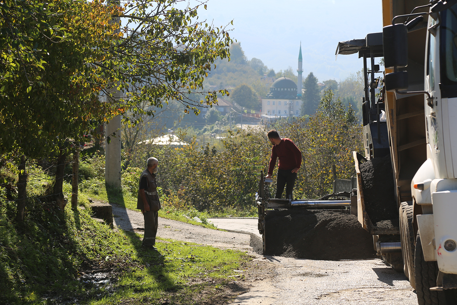 Büyükşehir’den Kocaali’ye 32 kilometrelik beton yol