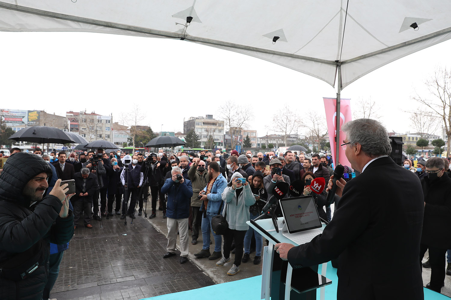 Büyükşehir ‘Kardeşlik Sınır Tanımaz’ dedi: Ağrı’ya yardım tırı gönderdi