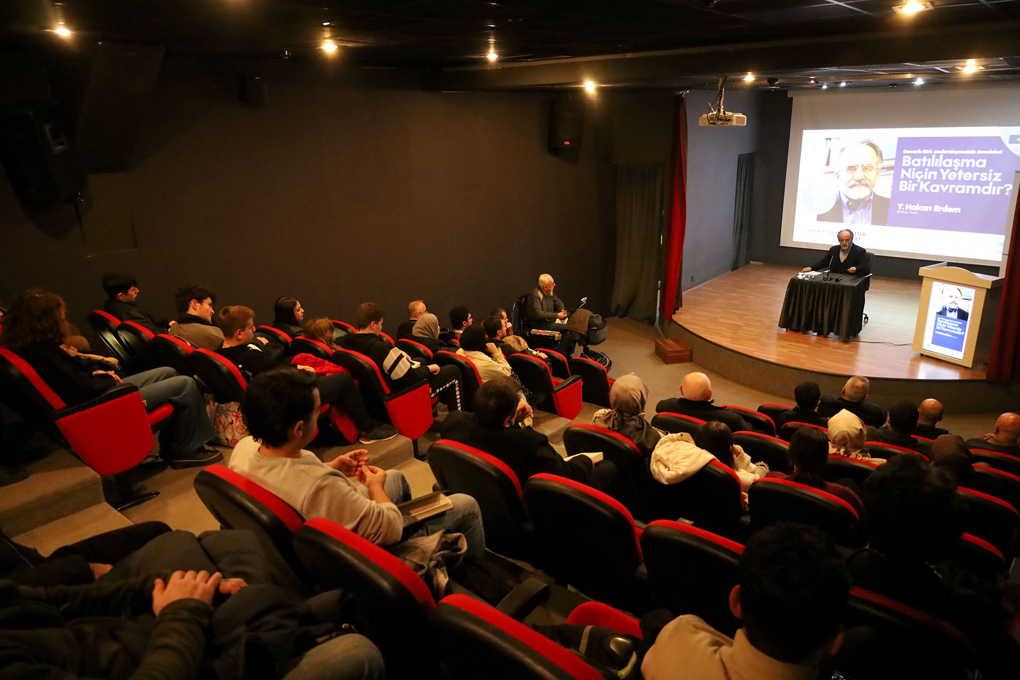 Ünlü tarihçi Hakan Erdem OSM’de tarihe yeni bir pencere açtı