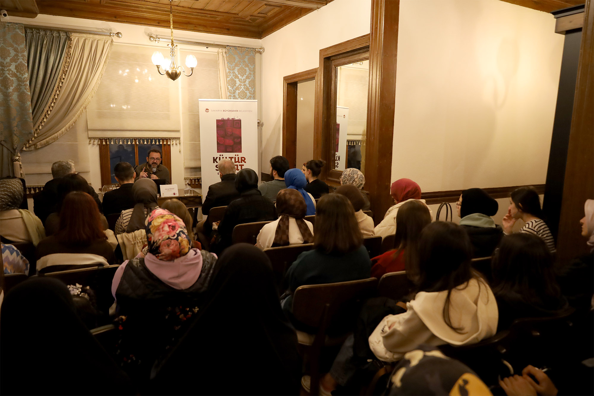 Dünya Öykü Günü’nde Güray Süngü ile sanatı konuştular