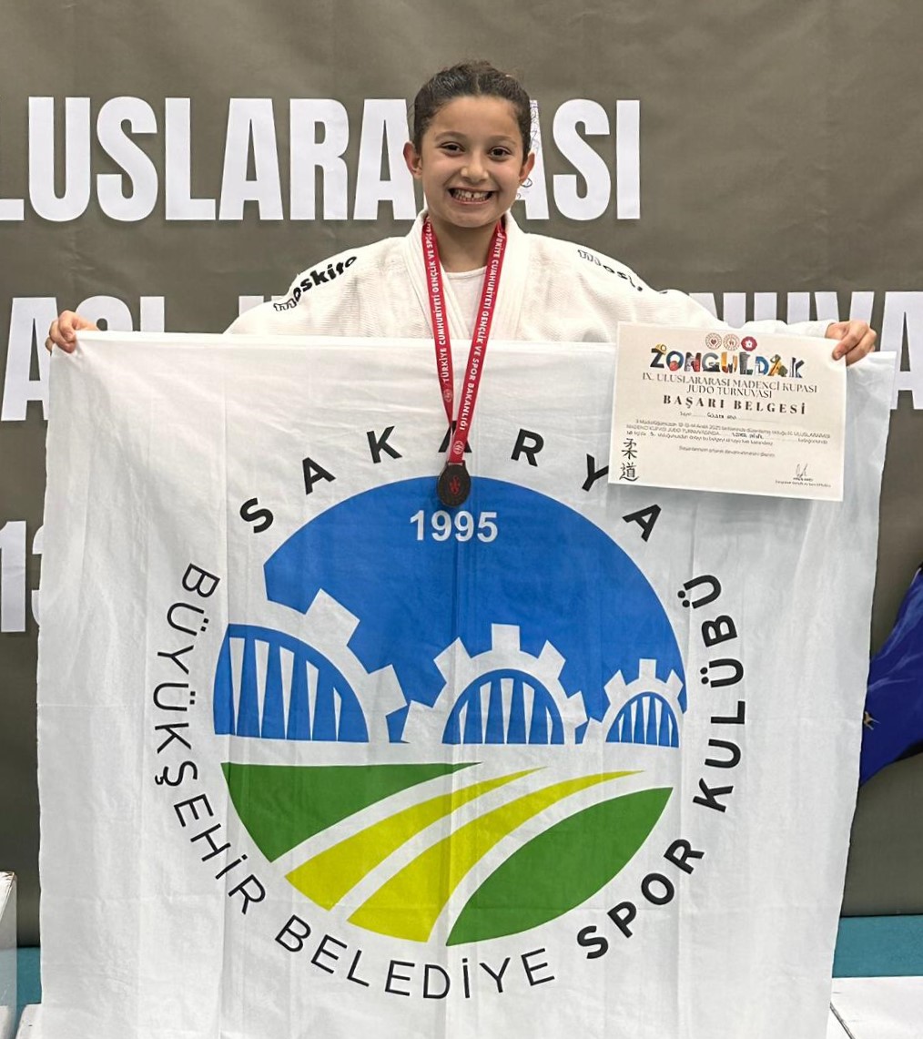 Büyükşehir sporcuları iki önemli organizasyondan madalya ile döndü