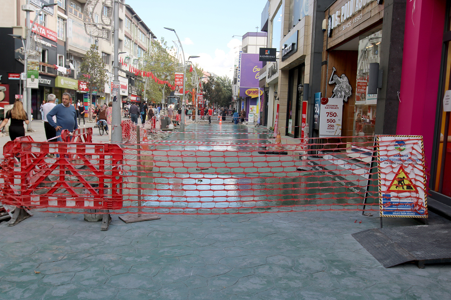 Büyükşehir’den Çark Caddesi’nde hummalı çalışma
