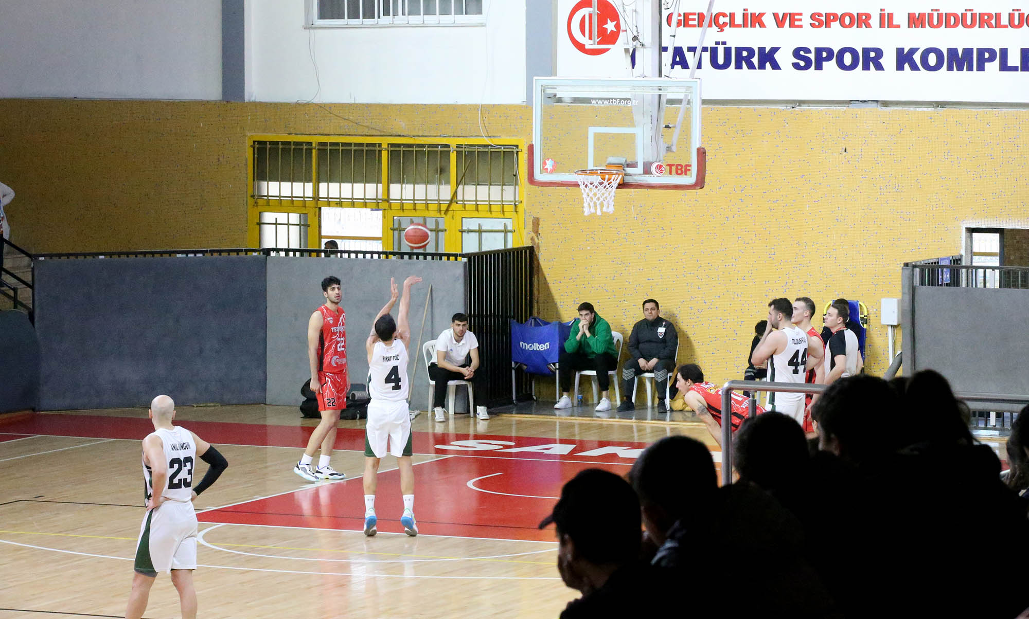 Büyükşehir Basketbol son 16’da dolu dizgin: 82-77