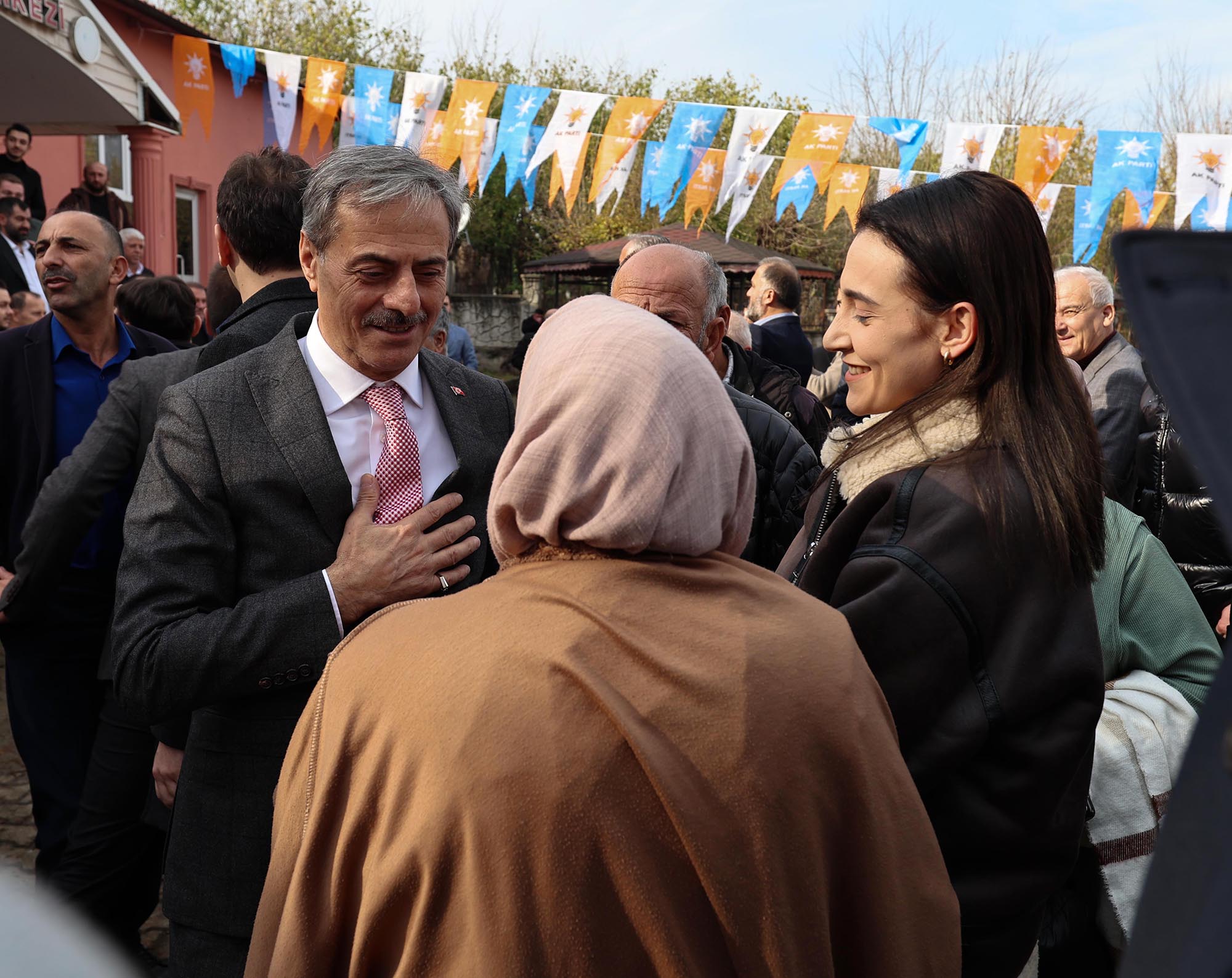 Yusuf Alemdar Karapürçek'te vatandaşla hasret giderdi: “Birlik, beraberlik ve kardeşlikle her mahalleye dokunacağız”