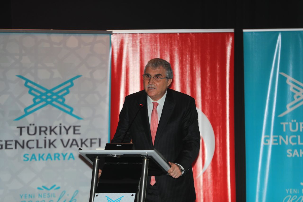 “İlim ve irfan sahibi gençler ülkemizin umududur”