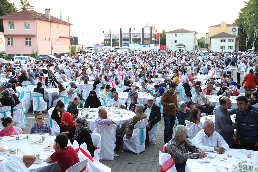 Gönül Sofraları Hendek’te Kuruldu