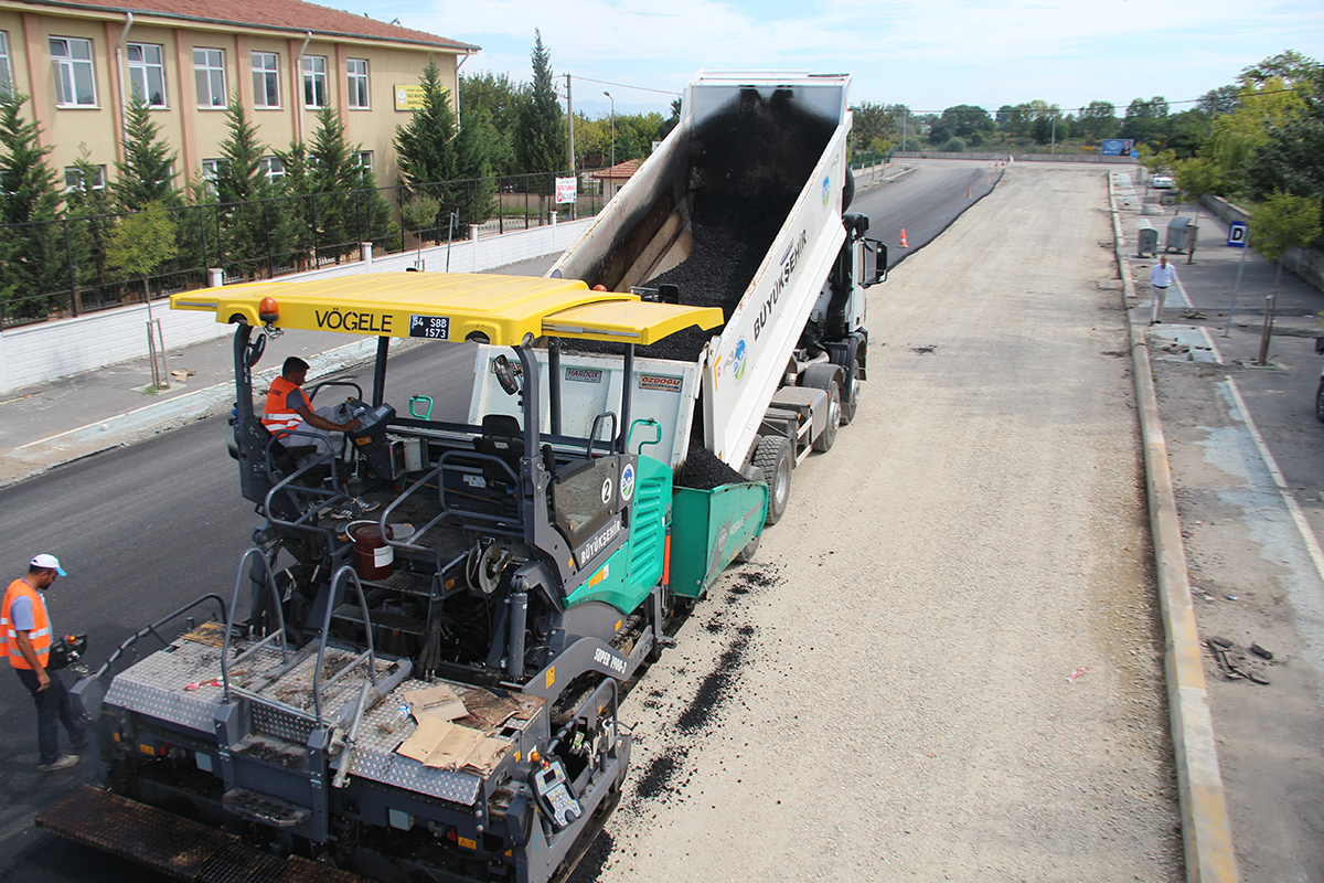 Asfalt çalışmaları Erenler’de devam ediyor