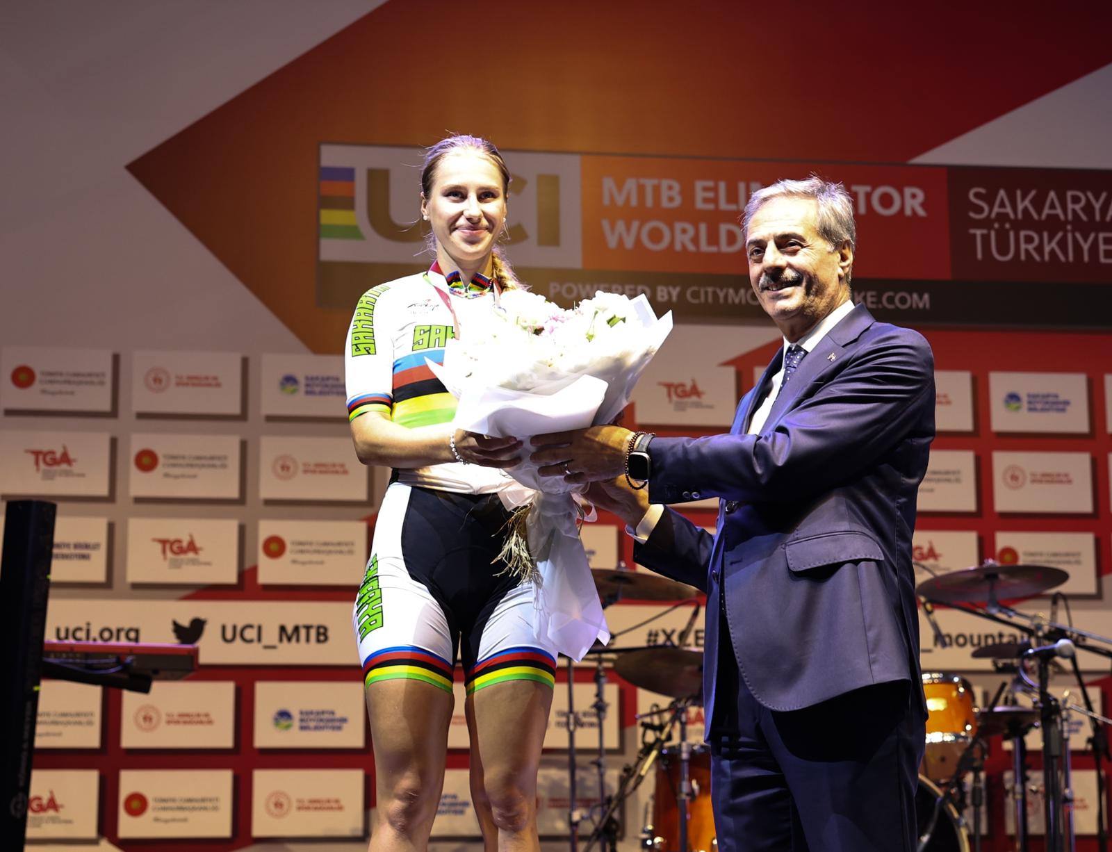 Şampiyon pedallar MTB Dünya Kupası’nda nefes kesti