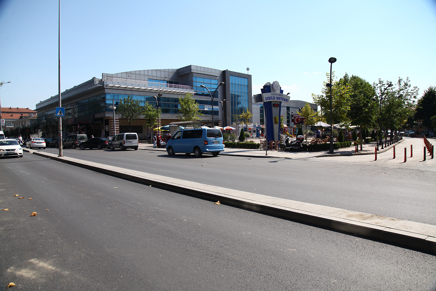 Sakarya Caddesi yeni yüzüne kavuştu