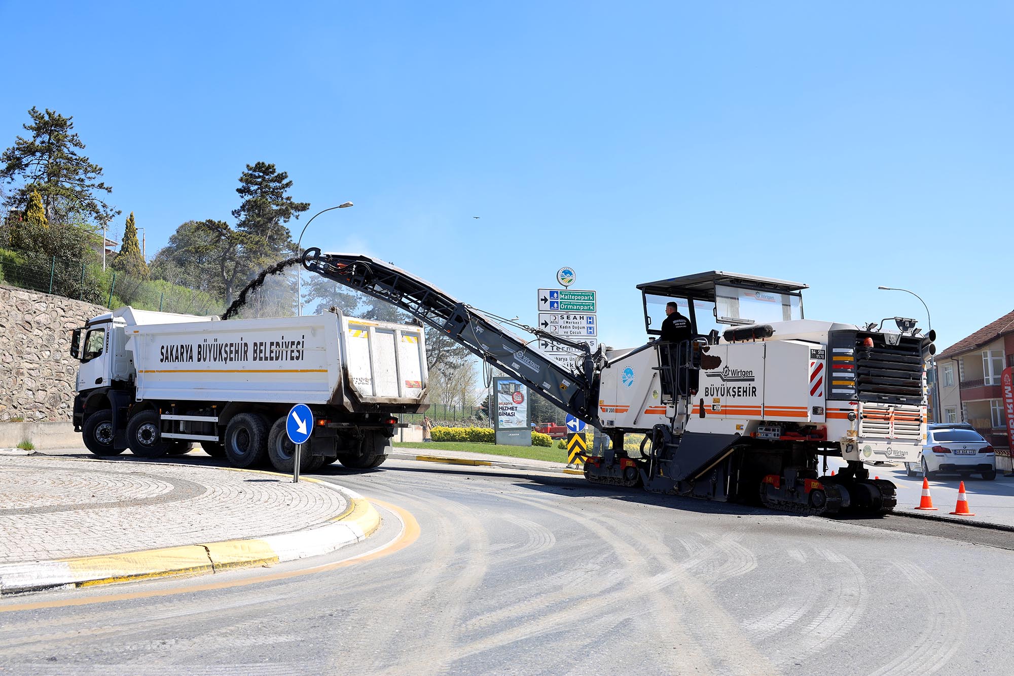 Büyükşehir’den asfalt sezonu öncesi önemli güzergahlarda iyileştirme çalışması