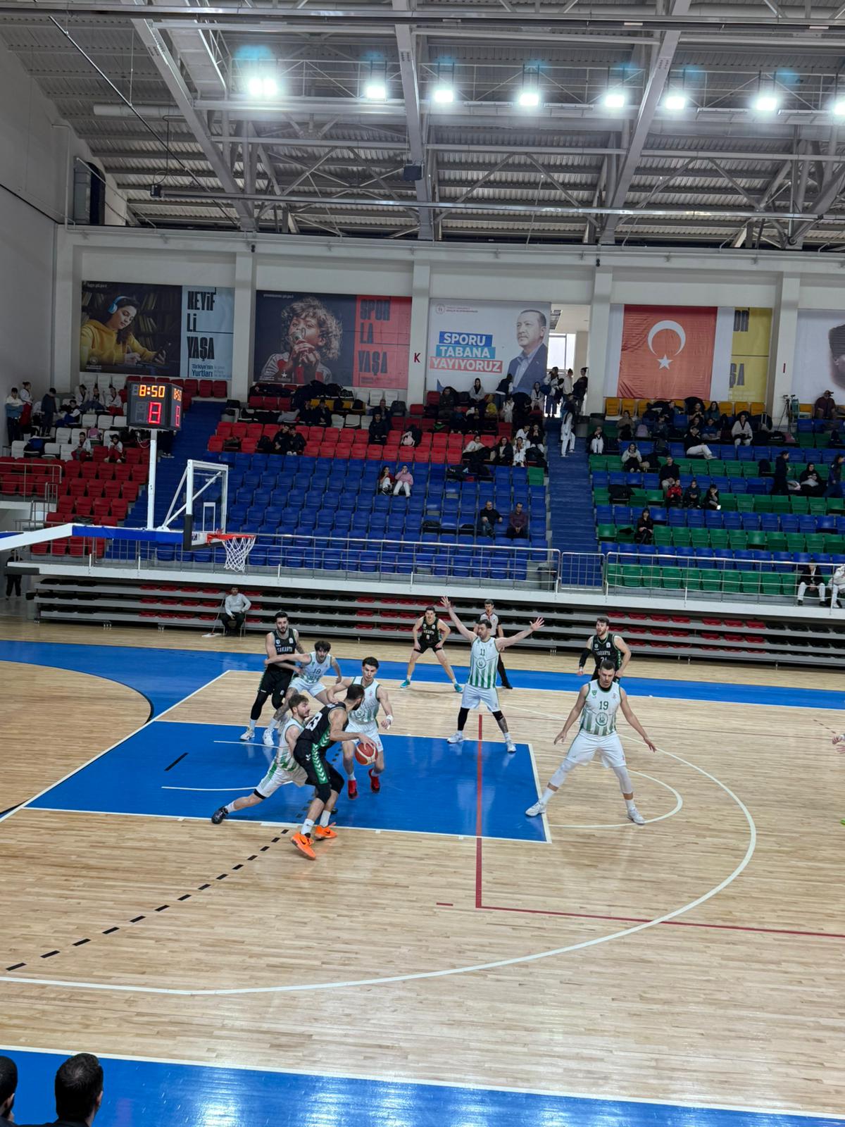 Parkede nefes kesen galibiyet: Büyükşehir Basketbol Play-Off’ta!