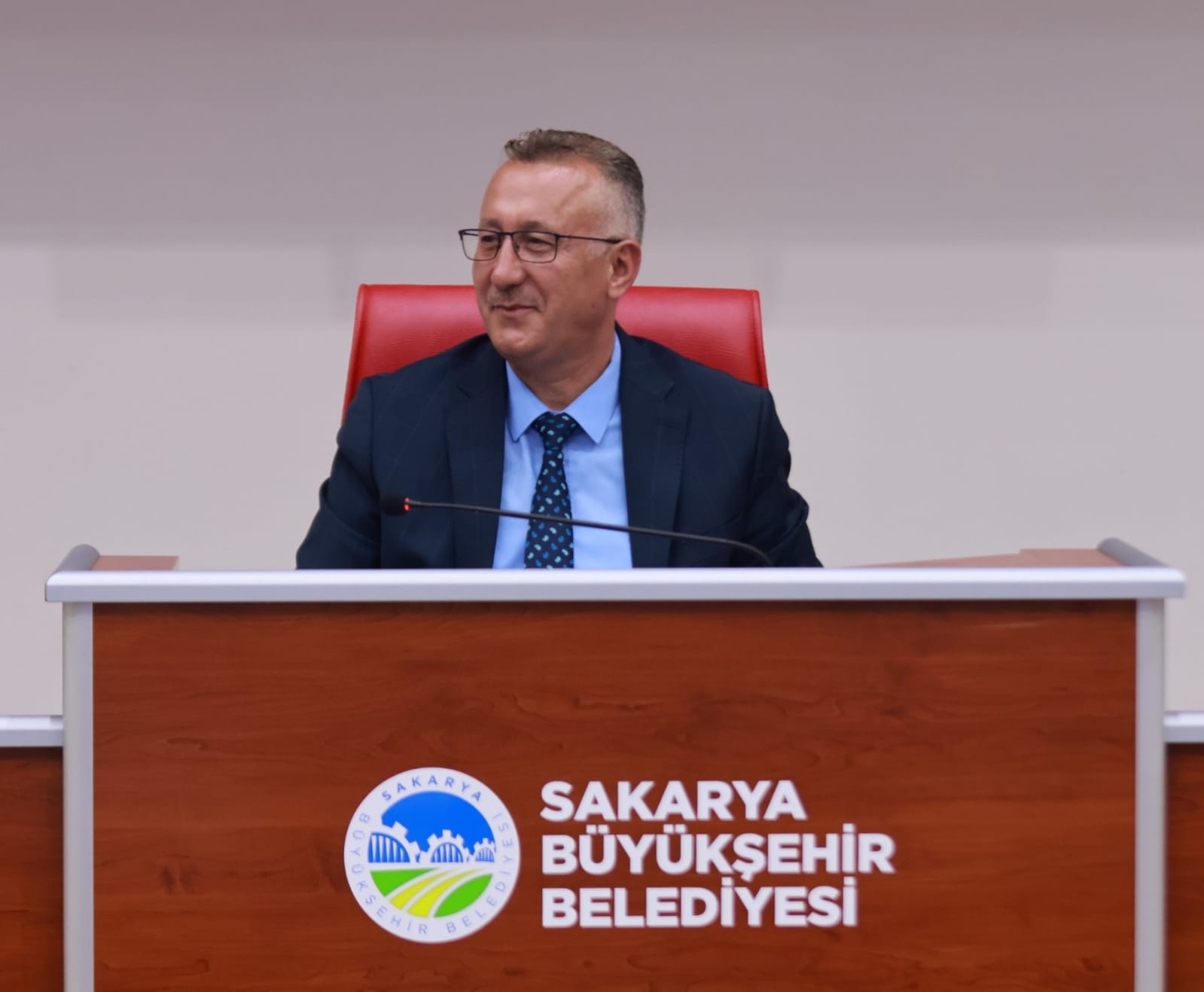 “Metrobüs hattı popülist bir anlayışla değil, enine boyuna çalışılmış bir yatırımdır”