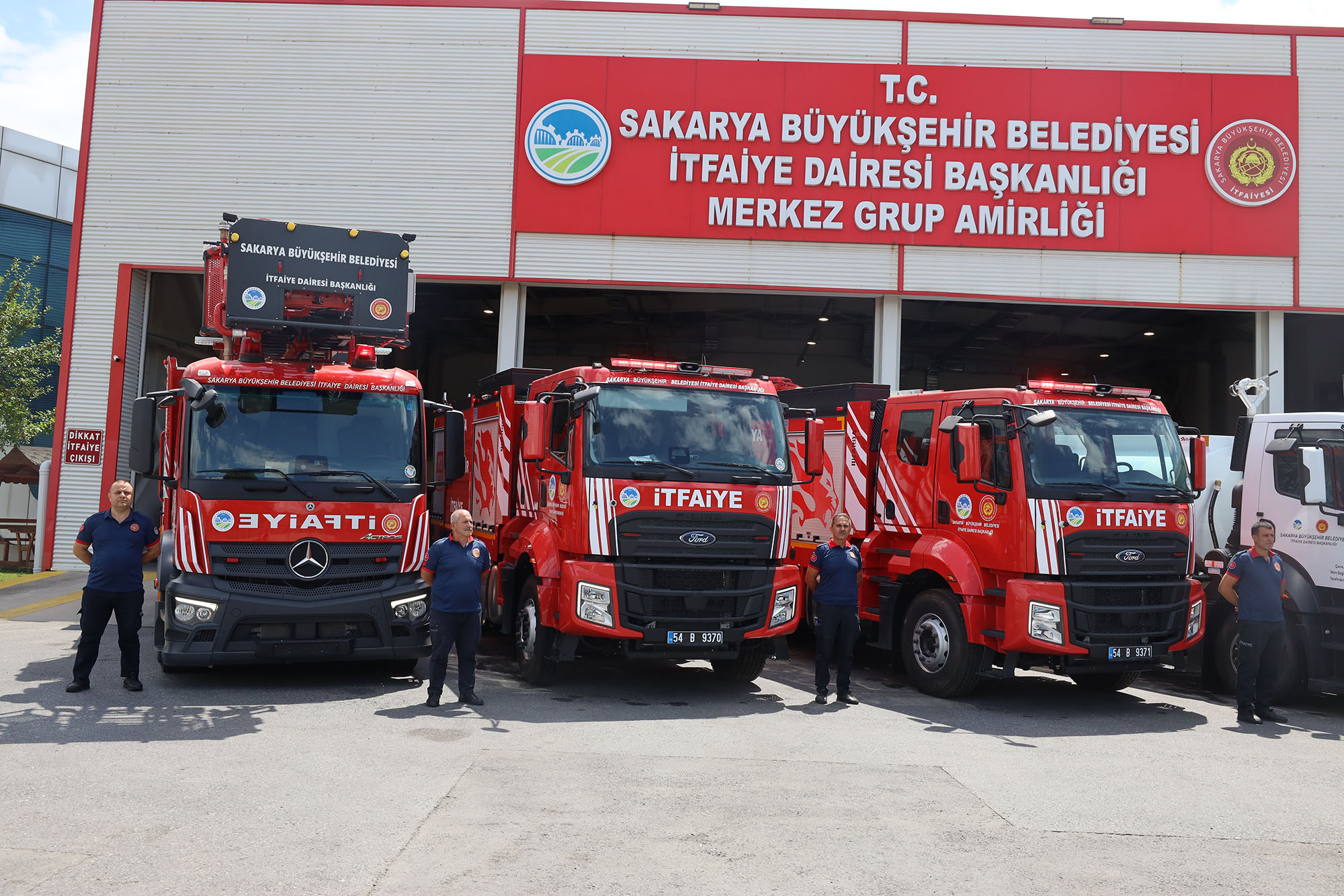 İtfaiye Teşkilatına güç katan 70 milyon TL’lik 6 aracı Yusuf Alemdar paylaştı: “Afetlere karşı mücadele gücümüzü artırmaya devam edeceğiz”