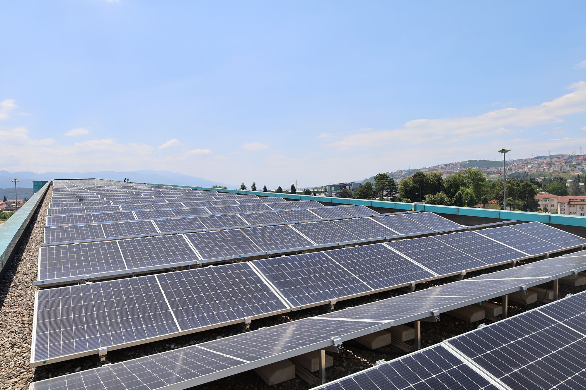 Sakarya’nın ilk çatı GES projesinde tam kapasiteyle enerji üretimi başladı