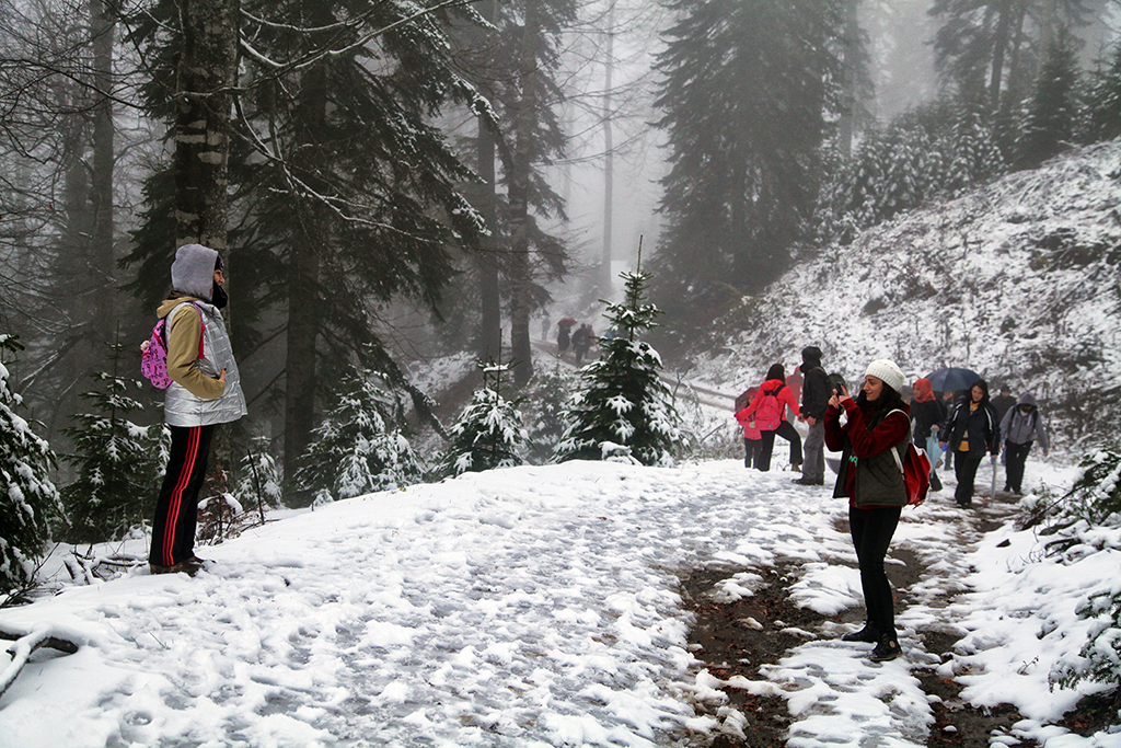Yılın İlk Karı Eşliğinde Yürüdüler