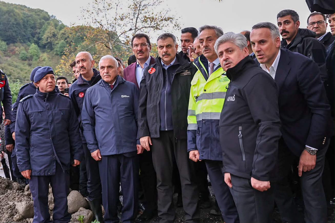 “Devletimizin tüm imkanlarıyla Sakarya’da afetin izlerini sileceğiz”