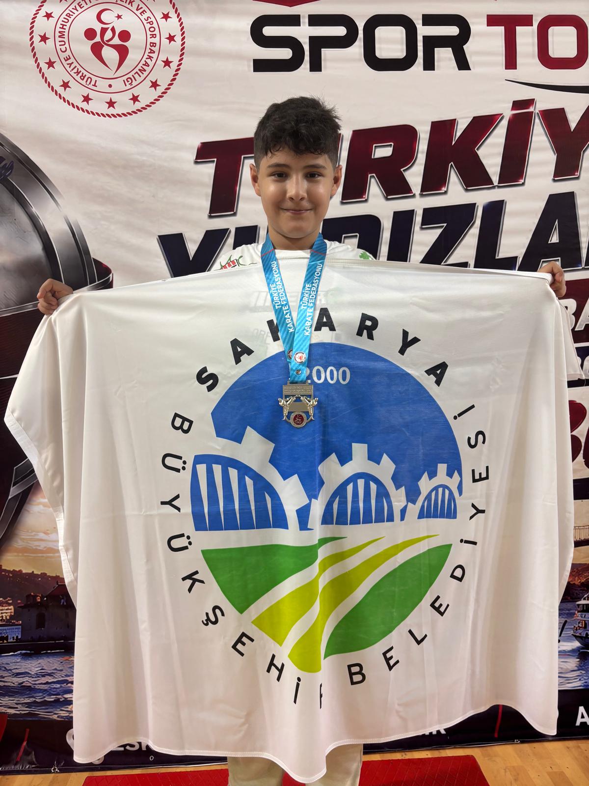 Büyükşehir sporcularından farklı branşlarda gururlandıran başarı