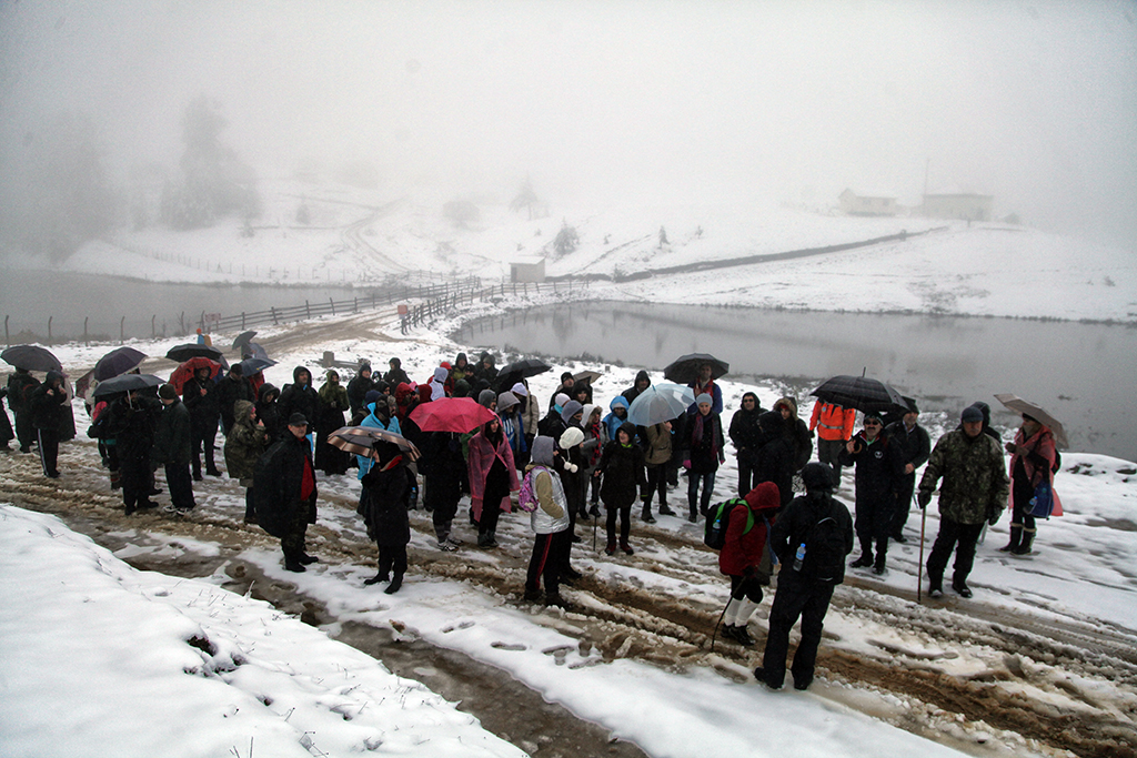 Yılın İlk Karı Eşliğinde Yürüdüler