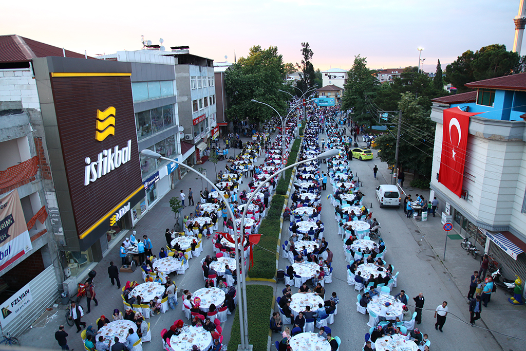 Akyazılı binler gönül sofralarında buluştu