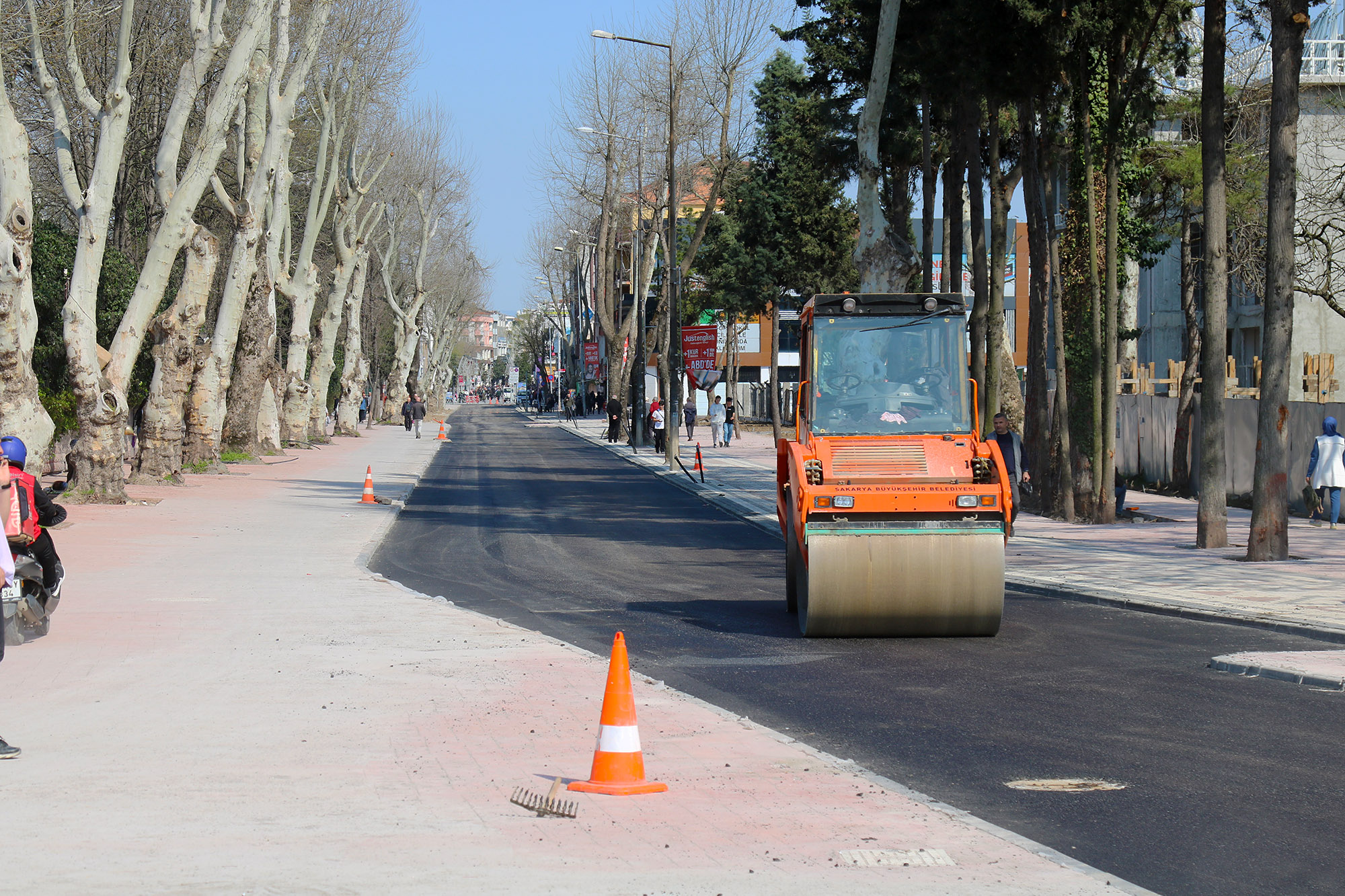 Çark Caddesi şimdi yeni yüzüyle: Kaldırım, yürüyüş yolu ve asfalt tamam