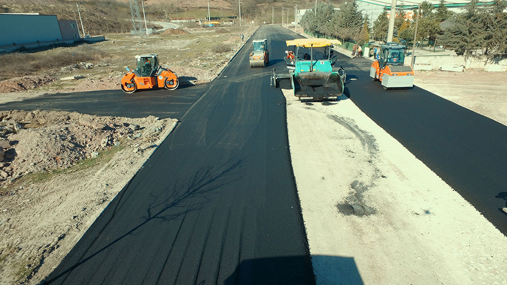 Keresteciler Sanayi Sitesi sıcak asfaltla buluştu