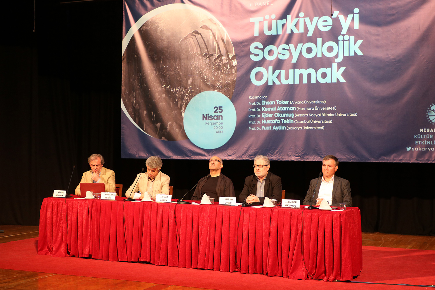 ‘Türkiye’yi Sosyolojik Okumak’ AKM’de konuşuldu