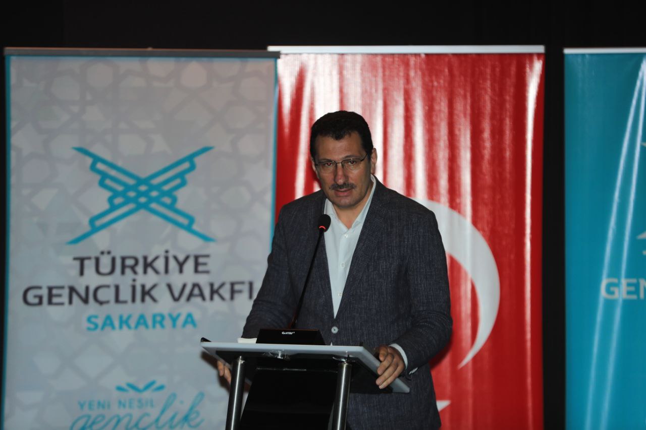 “İlim ve irfan sahibi gençler ülkemizin umududur”