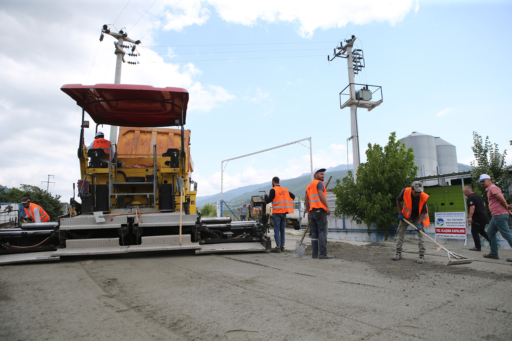 37 kilometrelik beton yol çalışmaları başladı