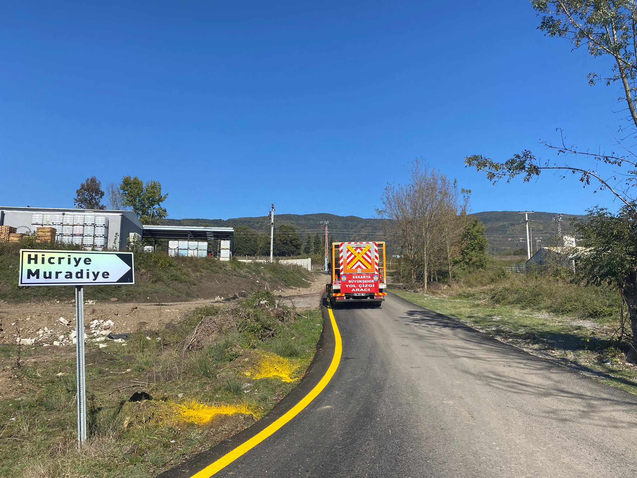 Hendek’te yol çizgi çalışması ile yollar daha güvenli