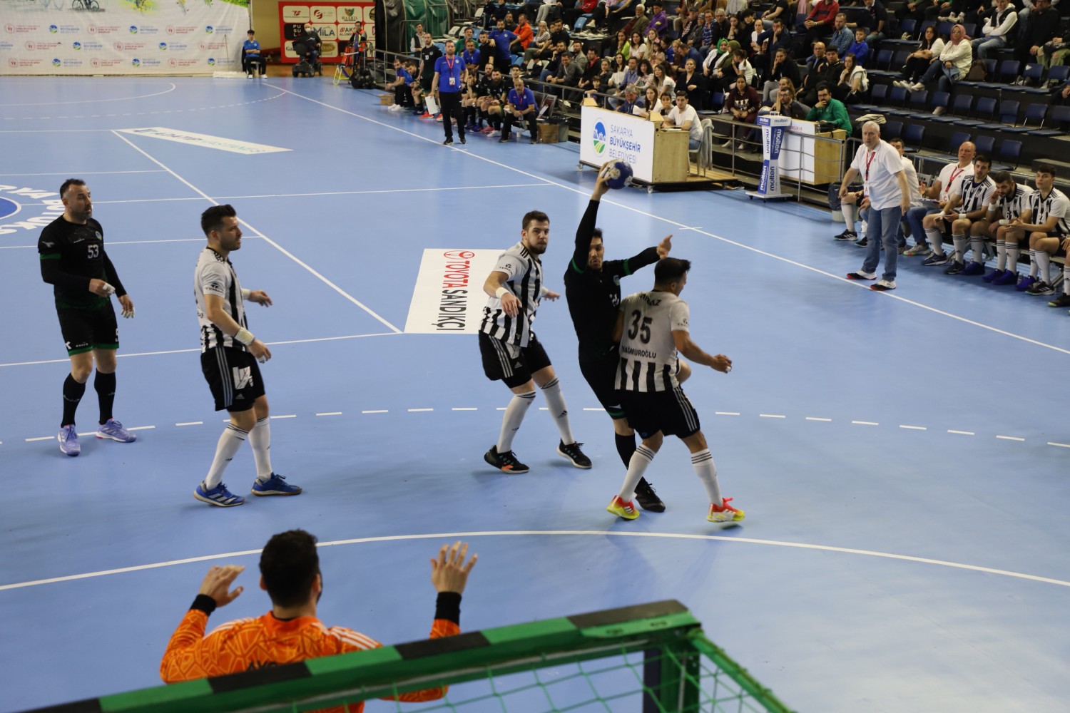 Büyükşehir hentbolun yarı finaldeki rakibi Beşiktaş
