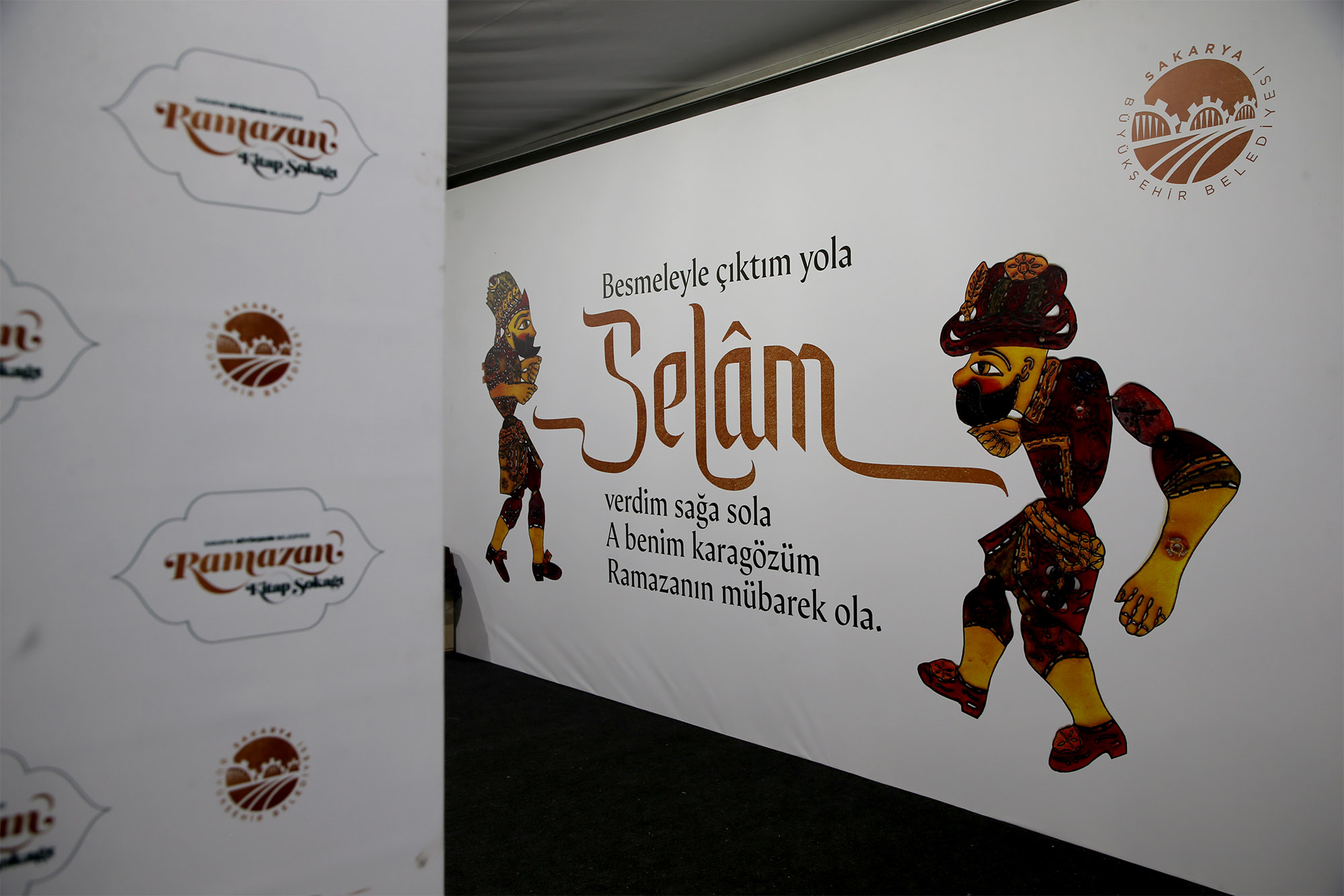 Ramazan Sokağı’na neşe katan gölge oyunu