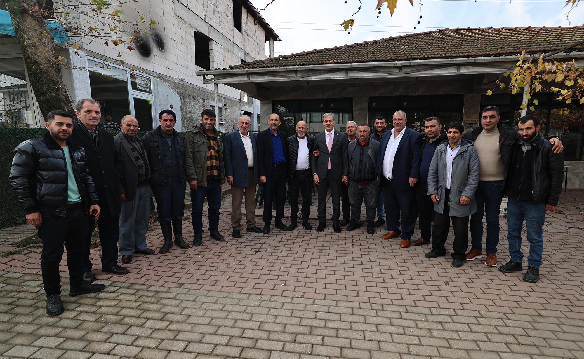 Yusuf Alemdar Karapürçek'te vatandaşla hasret giderdi: “Birlik, beraberlik ve kardeşlikle her mahalleye dokunacağız”
