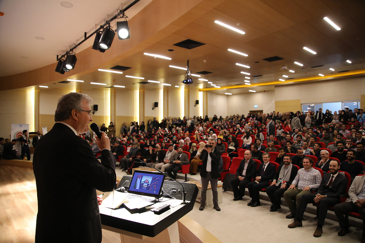 “Kudüs’ün özgürlüğü için yüreklerimiz hep bir olacak”