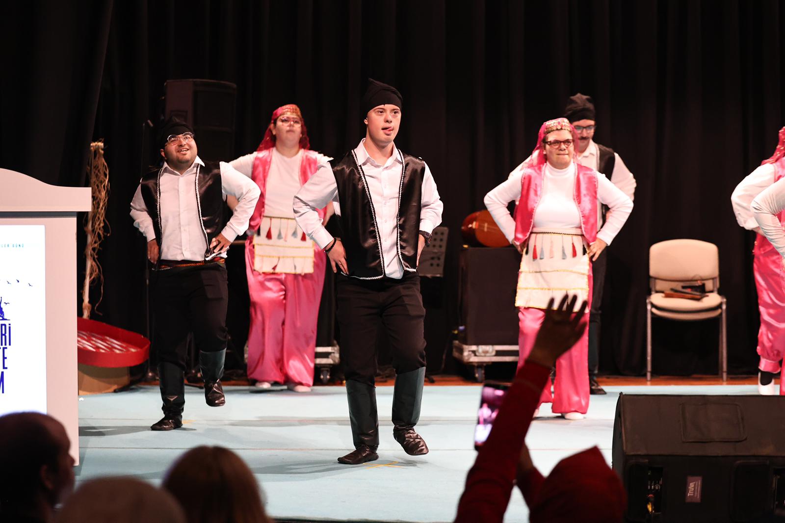 “Bugün sevgi ve dayanışmayı hatırlama, engelleri birlikte aşma günüdür”