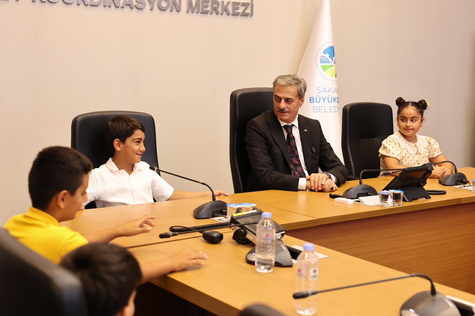 Gazze hareketiyle gönülleri fetheden minikler Yusuf Alemdar’ın misafiri oldu: “Sizlerle gurur duyuyorum”