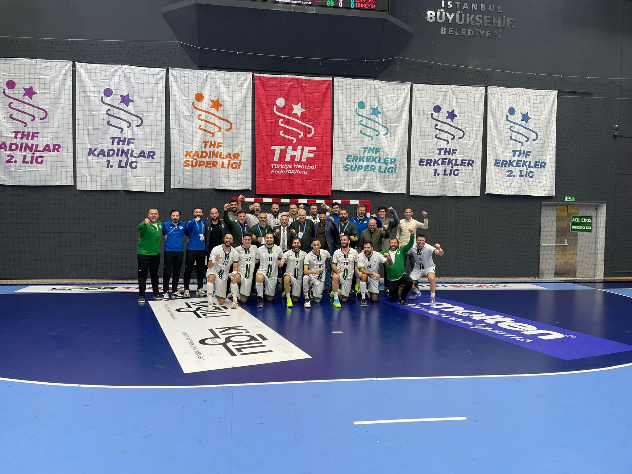 Büyükşehir hentbol son şampiyonu sahasında devirdi