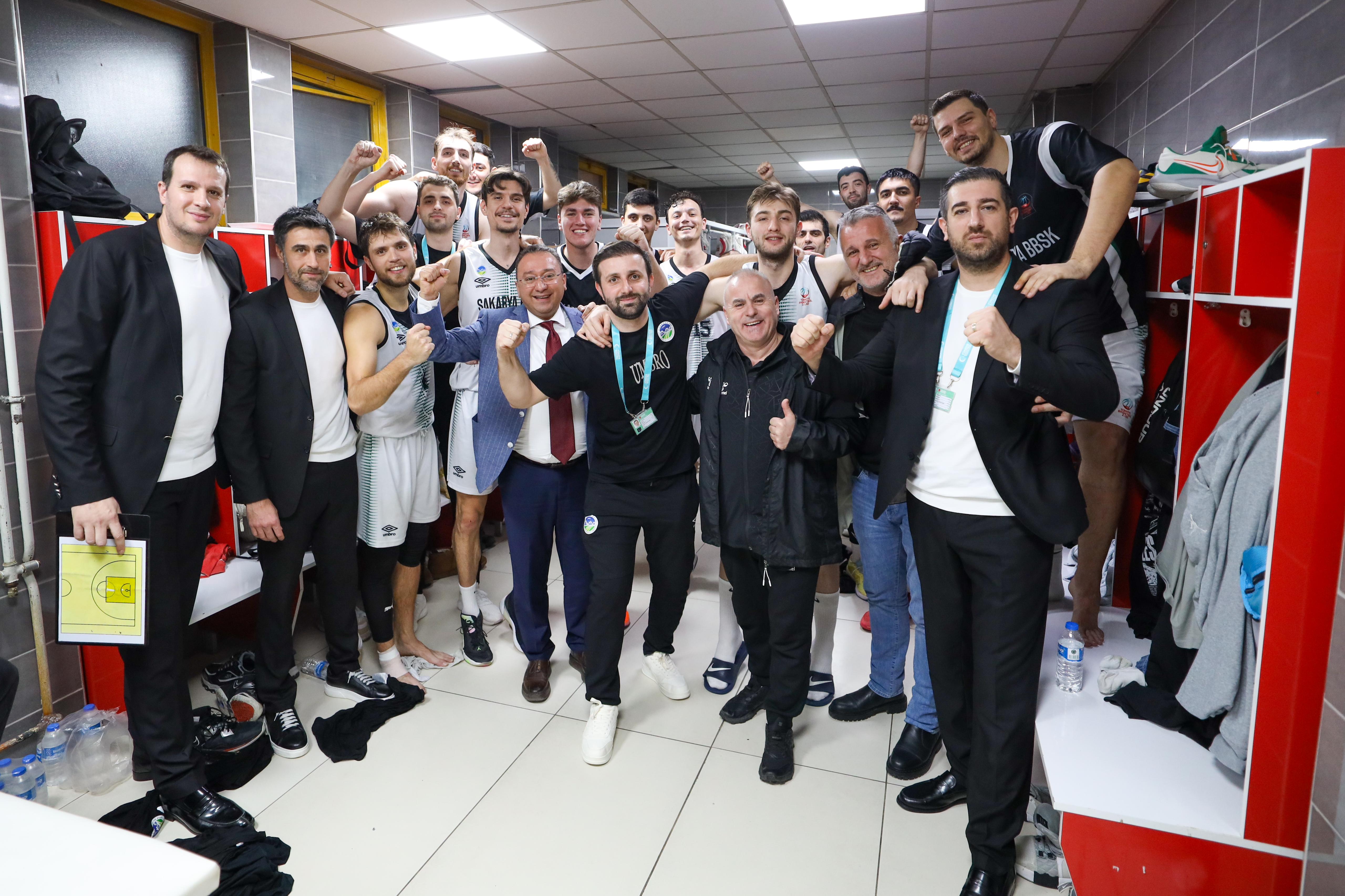 Dev adamlardan kritik galibiyet: 76-65