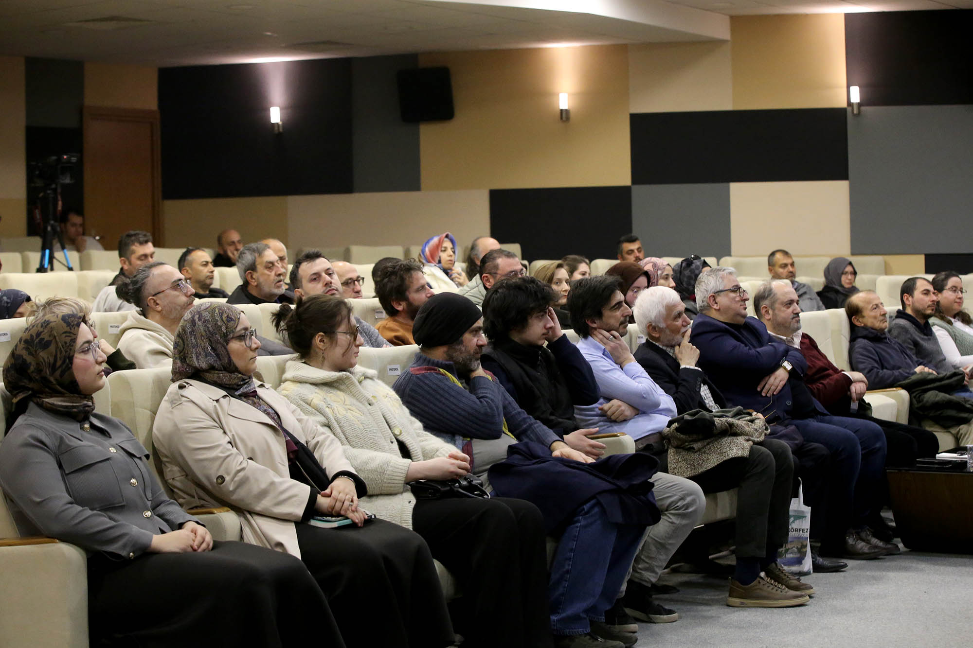 İz bırakan Mevlevi Nezih Uzel’ın hatırasını yaşatan gece: Tınılar arasında yolculuğa çıktılar