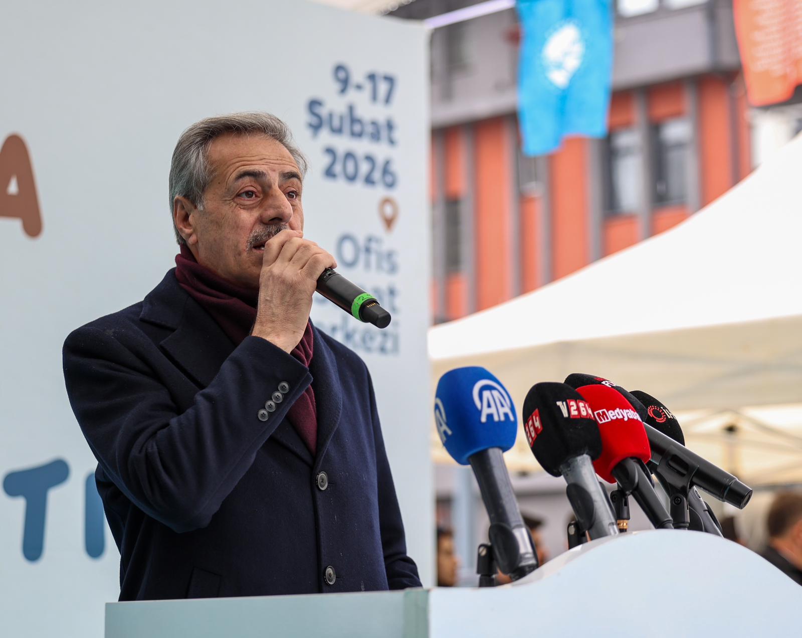 Sakarya'da çocukların 'ufkuna' ışık olacak edebiyat fuarı başladı: İlk günden binlerce misafir akın etti...