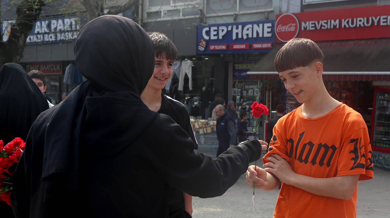 Büyükşehir ekiplerinden vatandaşlara bayram tebriği