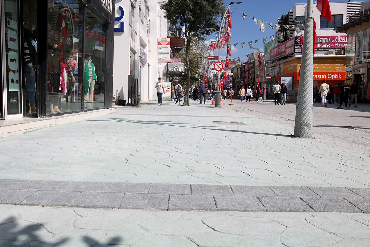 Büyükşehir’den Çark Caddesi’nde hummalı çalışma