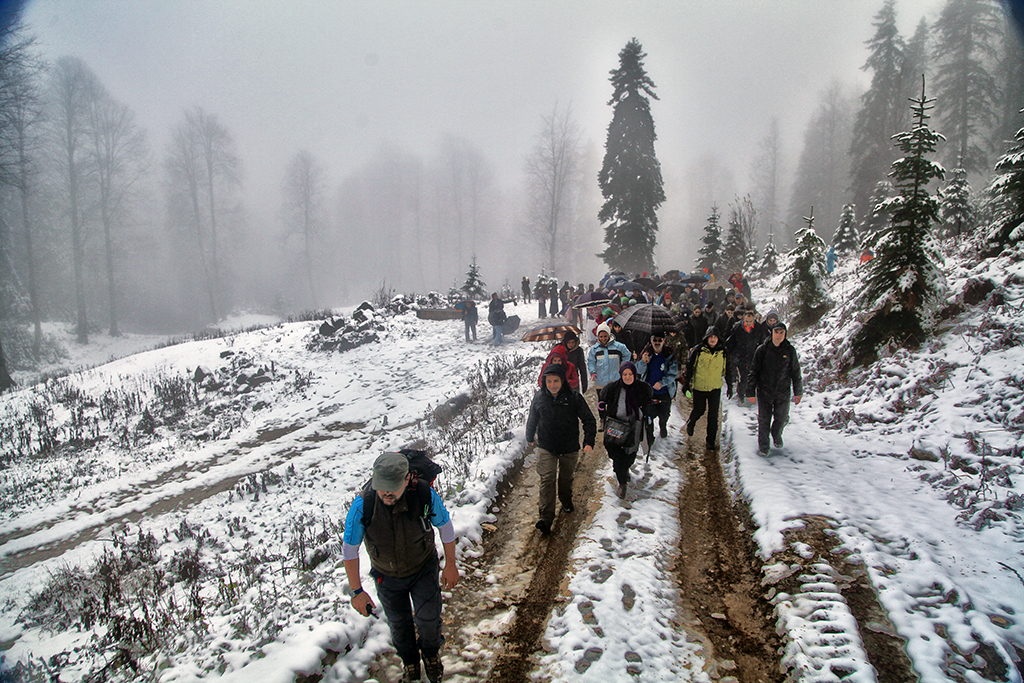 Yılın İlk Karı Eşliğinde Yürüdüler