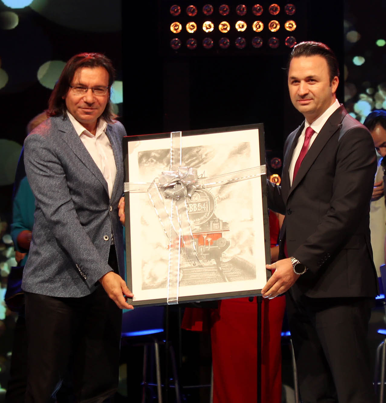 Yazın en büyük festivali şölen tadında başladı: Millet Bahçesi sahne ışıklarıyla aydınlandı