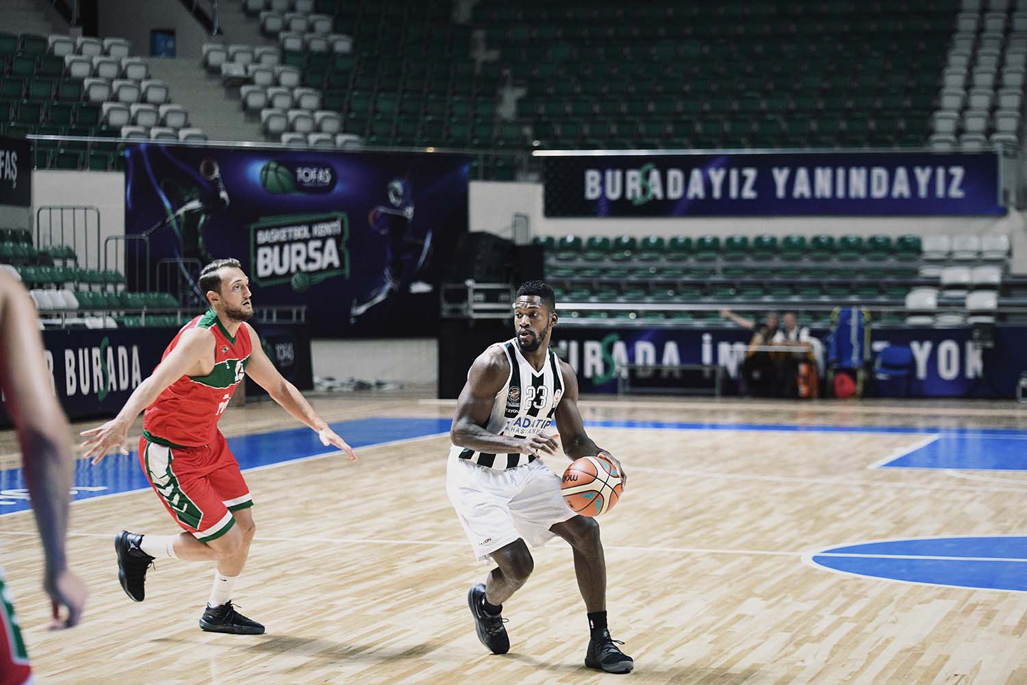 Adatıp Büyükşehir turnuvanın ilk maçını kazandı